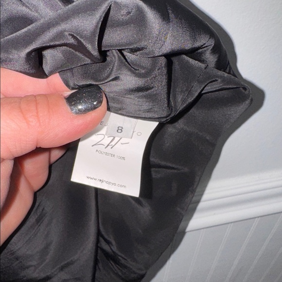 Rejina Pyo Dress black lined cold shoulder cape like NEW size 8 - Picture 2 of 5